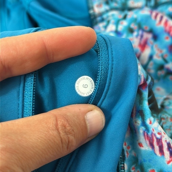 Lululemon Speed Up Short *2.5" Quick Start Multi / Hawaiian Blue - Picture 4 of 4